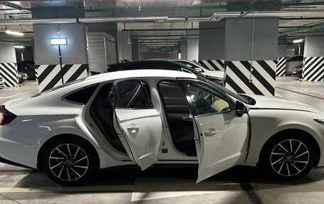 Hyundai Sonata VIII, 2021 год, 2 100 000 рублей, 3 фотография