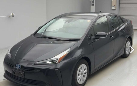 Toyota Prius IV XW50, 2022 год, 2 300 000 рублей, 2 фотография