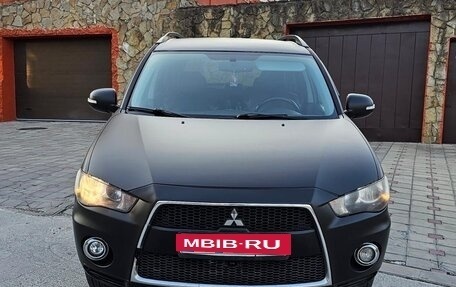 Mitsubishi Outlander III рестайлинг 3, 2011 год, 1 299 000 рублей, 2 фотография