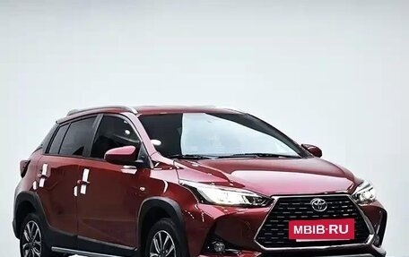 Toyota Yaris XP150 рестайлинг, 2022 год, 1 300 000 рублей, 2 фотография