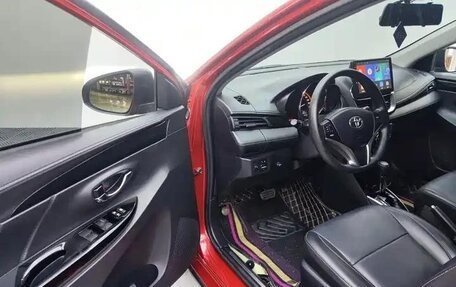 Toyota Yaris XP150 рестайлинг, 2022 год, 1 300 000 рублей, 9 фотография