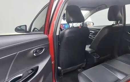 Toyota Yaris XP150 рестайлинг, 2022 год, 1 300 000 рублей, 10 фотография