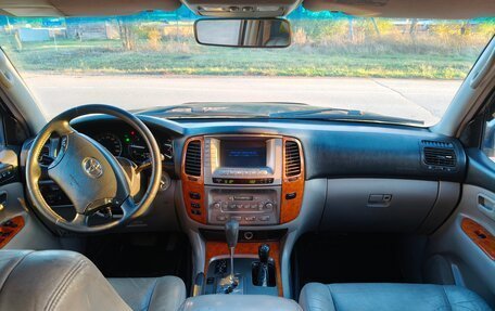 Toyota Land Cruiser 100 рестайлинг 2, 2004 год, 2 100 000 рублей, 8 фотография
