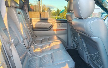 Toyota Land Cruiser 100 рестайлинг 2, 2004 год, 2 100 000 рублей, 6 фотография