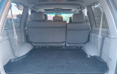 Toyota Land Cruiser 100 рестайлинг 2, 2004 год, 2 100 000 рублей, 13 фотография