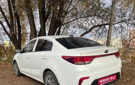 KIA Rio IV, 2017 год, 925 000 рублей, 4 фотография