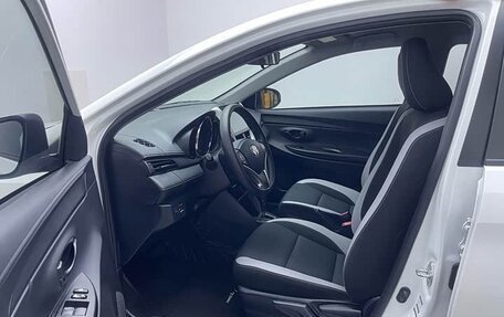 Toyota Yaris XP150 рестайлинг, 2023 год, 1 250 000 рублей, 10 фотография