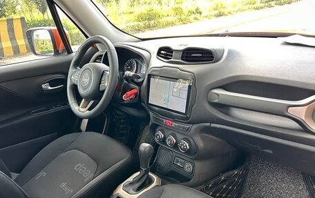 Jeep Renegade I рестайлинг, 2018 год, 1 039 000 рублей, 12 фотография
