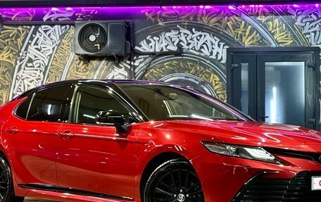 Toyota Camry, 2021 год, 3 185 000 рублей, 2 фотография