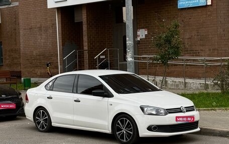 Volkswagen Polo VI (EU Market), 2013 год, 800 000 рублей, 1 фотография