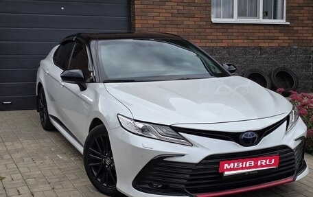 Toyota Camry, 2021 год, 2 900 000 рублей, 2 фотография