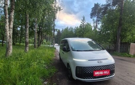 Hyundai Staria, 2022 год, 5 200 000 рублей, 2 фотография