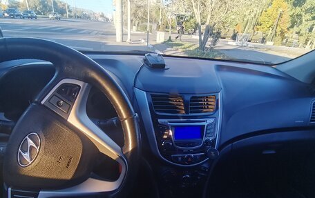 Hyundai Solaris II рестайлинг, 2012 год, 670 000 рублей, 2 фотография