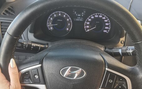 Hyundai Solaris II рестайлинг, 2012 год, 670 000 рублей, 3 фотография