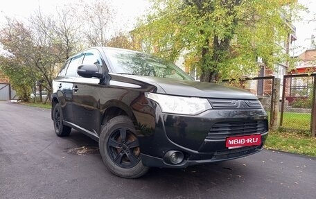 Mitsubishi Outlander III рестайлинг 3, 2014 год, 1 100 000 рублей, 1 фотография