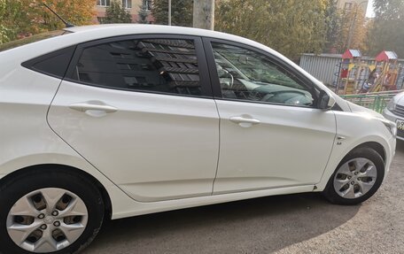 Hyundai Solaris II рестайлинг, 2016 год, 1 280 000 рублей, 2 фотография
