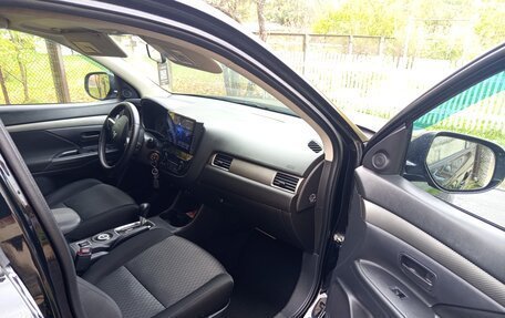 Mitsubishi Outlander III рестайлинг 3, 2014 год, 1 100 000 рублей, 8 фотография