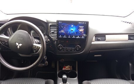 Mitsubishi Outlander III рестайлинг 3, 2014 год, 1 100 000 рублей, 10 фотография