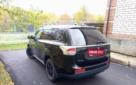 Mitsubishi Outlander III рестайлинг 3, 2014 год, 1 100 000 рублей, 3 фотография