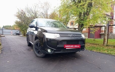 Mitsubishi Outlander III рестайлинг 3, 2014 год, 1 100 000 рублей, 11 фотография