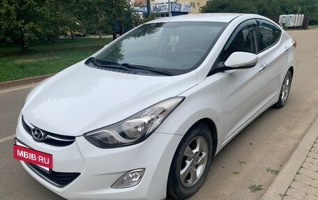 Hyundai Avante, 2011 год, 890 000 рублей, 2 фотография