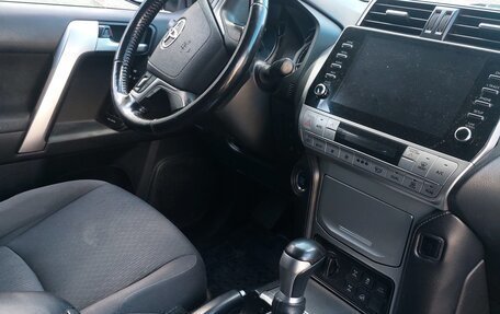 Toyota Land Cruiser Prado 150 рестайлинг 2, 2020 год, 4 200 000 рублей, 2 фотография