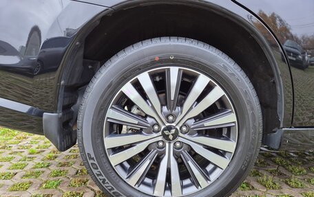 Mitsubishi Outlander III рестайлинг 3, 2022 год, 2 650 000 рублей, 5 фотография