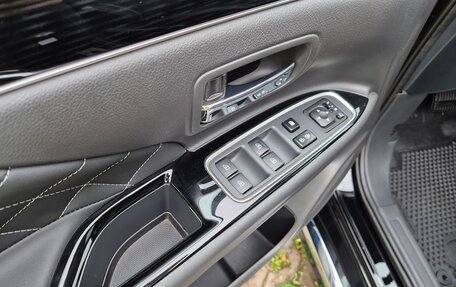 Mitsubishi Outlander III рестайлинг 3, 2022 год, 2 650 000 рублей, 7 фотография