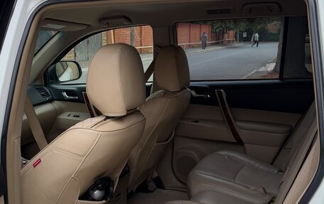 Toyota Highlander III, 2011 год, 2 100 000 рублей, 8 фотография