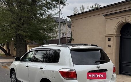 Toyota Highlander III, 2011 год, 2 100 000 рублей, 2 фотография