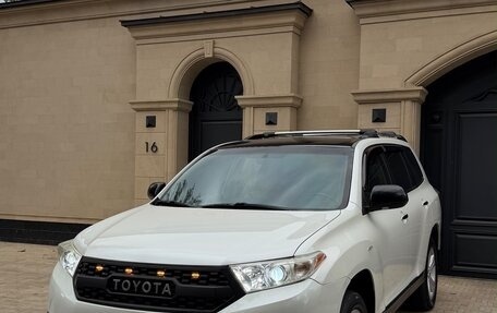 Toyota Highlander III, 2011 год, 2 100 000 рублей, 3 фотография