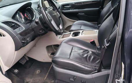 Chrysler Voyager IV, 2013 год, 2 599 000 рублей, 9 фотография