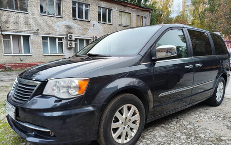 Chrysler Voyager IV, 2013 год, 2 599 000 рублей, 4 фотография