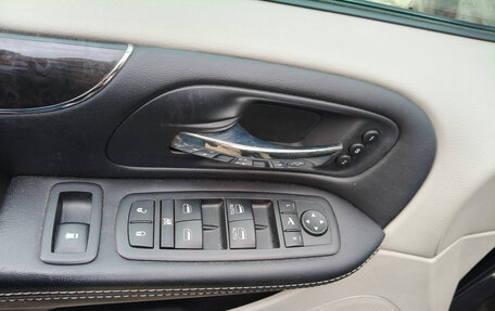 Chrysler Voyager IV, 2013 год, 2 599 000 рублей, 8 фотография