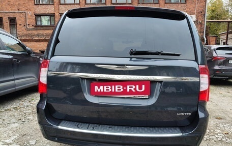 Chrysler Voyager IV, 2013 год, 2 599 000 рублей, 5 фотография
