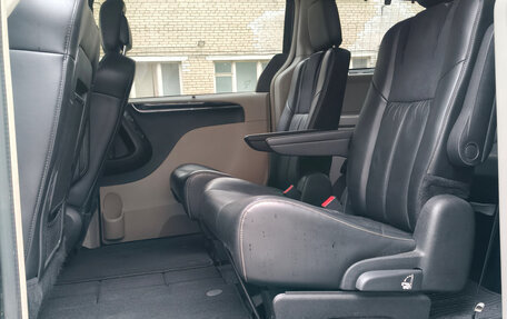 Chrysler Voyager IV, 2013 год, 2 599 000 рублей, 14 фотография