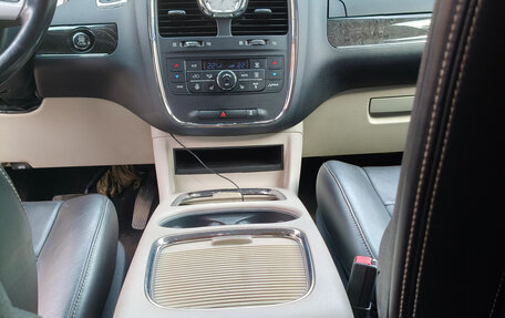 Chrysler Voyager IV, 2013 год, 2 599 000 рублей, 13 фотография