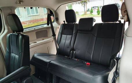 Chrysler Voyager IV, 2013 год, 2 599 000 рублей, 18 фотография