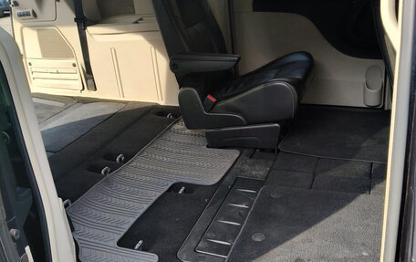 Chrysler Voyager IV, 2013 год, 2 599 000 рублей, 20 фотография