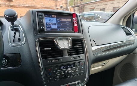 Chrysler Voyager IV, 2013 год, 2 599 000 рублей, 12 фотография