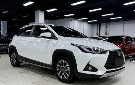 Toyota Yaris XP150 рестайлинг, 2023 год, 850 666 рублей, 2 фотография
