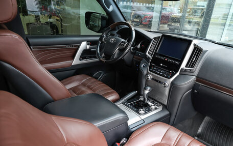 Toyota Land Cruiser 200, 2020 год, 8 300 000 рублей, 10 фотография