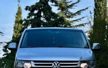 Volkswagen Caravelle T5, 2010 год, 1 800 000 рублей, 1 фотография