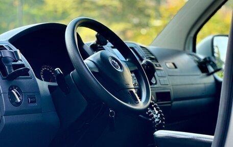 Volkswagen Caravelle T5, 2010 год, 1 800 000 рублей, 12 фотография