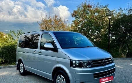 Volkswagen Caravelle T5, 2010 год, 1 800 000 рублей, 2 фотография