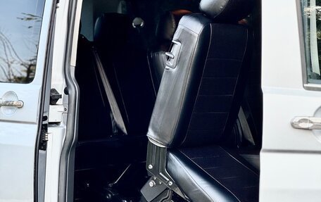 Volkswagen Caravelle T5, 2010 год, 1 800 000 рублей, 20 фотография