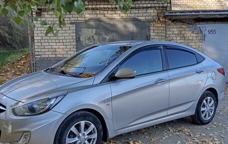 Hyundai Solaris II рестайлинг, 2011 год, 725 000 рублей, 2 фотография