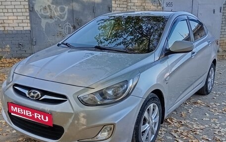Hyundai Solaris II рестайлинг, 2011 год, 725 000 рублей, 3 фотография