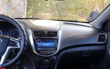 Hyundai Solaris II рестайлинг, 2011 год, 725 000 рублей, 11 фотография
