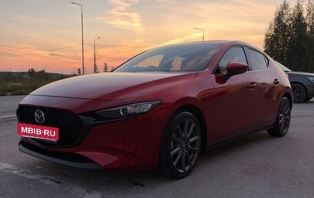 Mazda 3, 2022 год, 1 950 000 рублей, 2 фотография